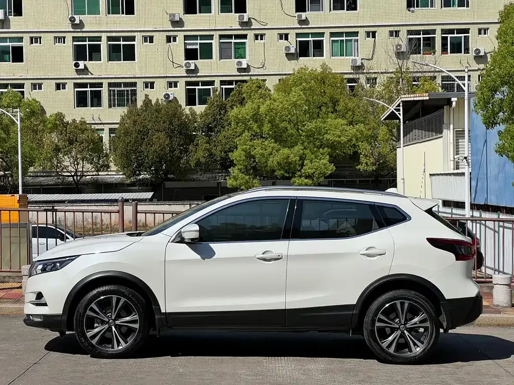 Nissan Qashqai — фото 8