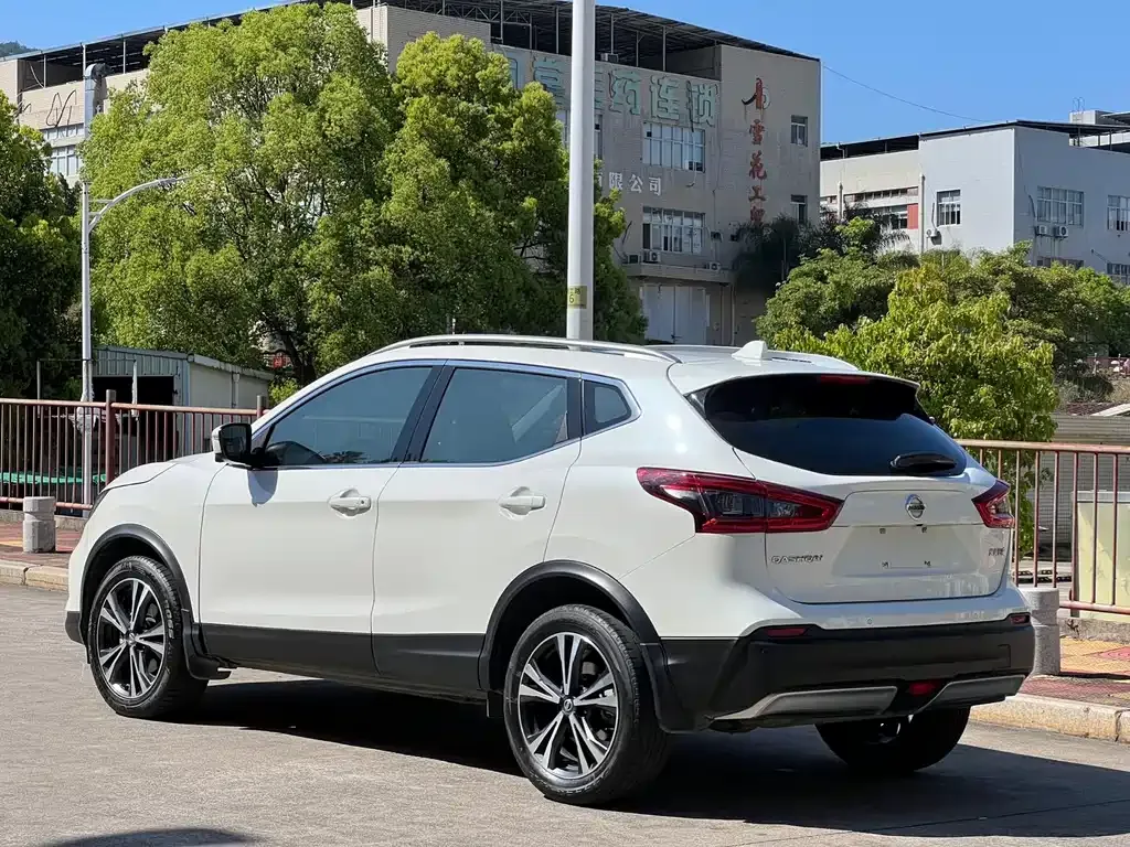 Nissan Qashqai — фото 9