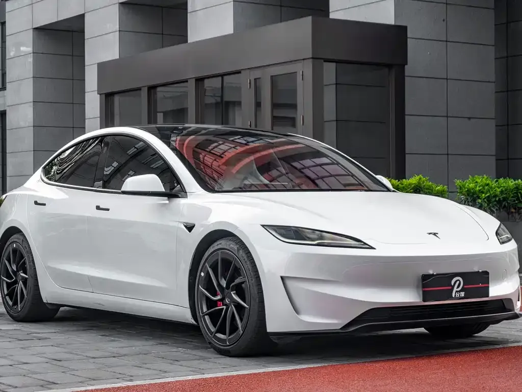 Tesla Model 3 — фото 1