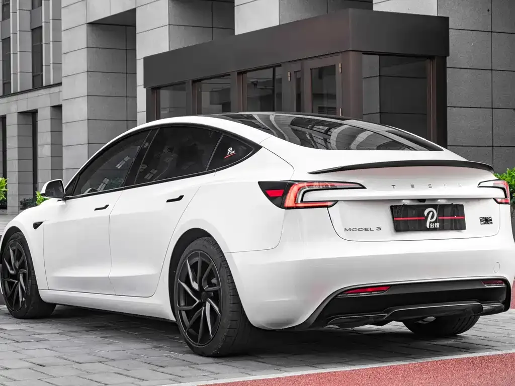 Tesla Model 3 — фото 10