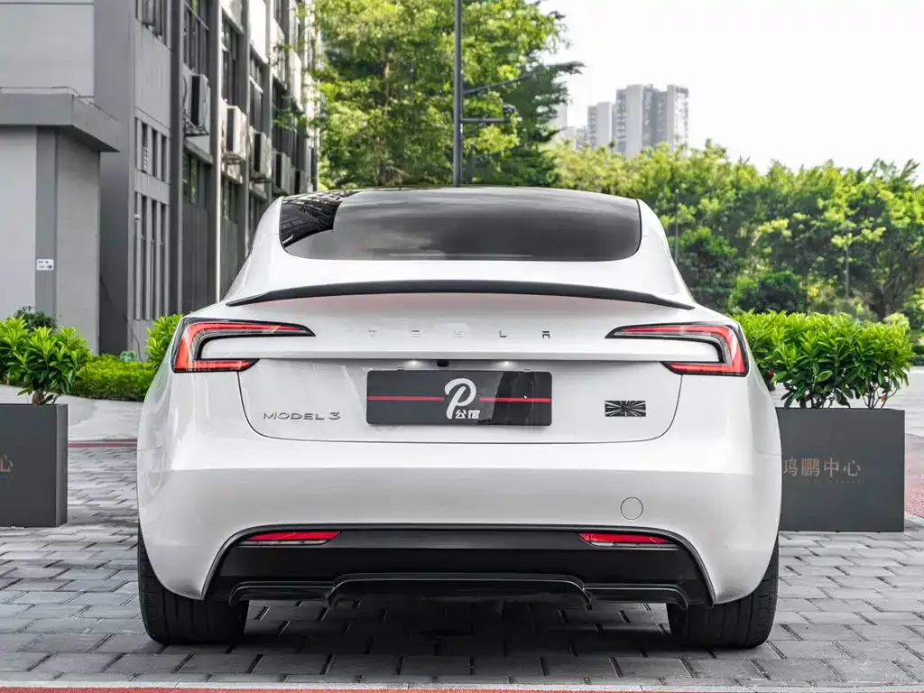Tesla Model 3 — фото 7