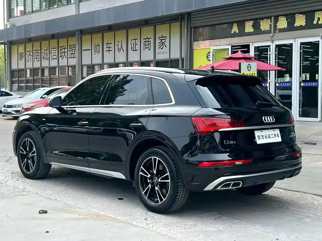 Audi Q5L — фото 5