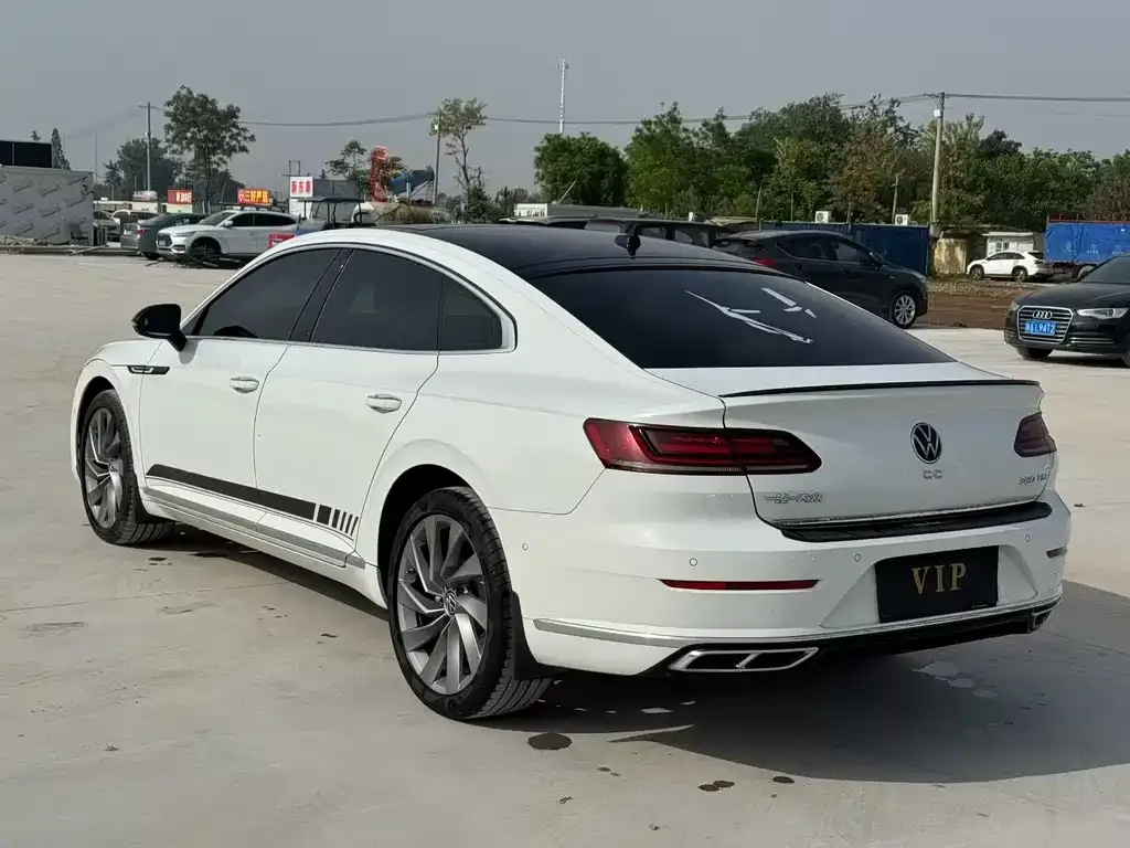 Volkswagen CC 2023 из CN, фото 2