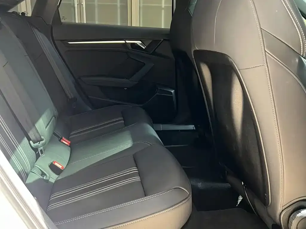 Audi A3 2023 из CN, фото 2