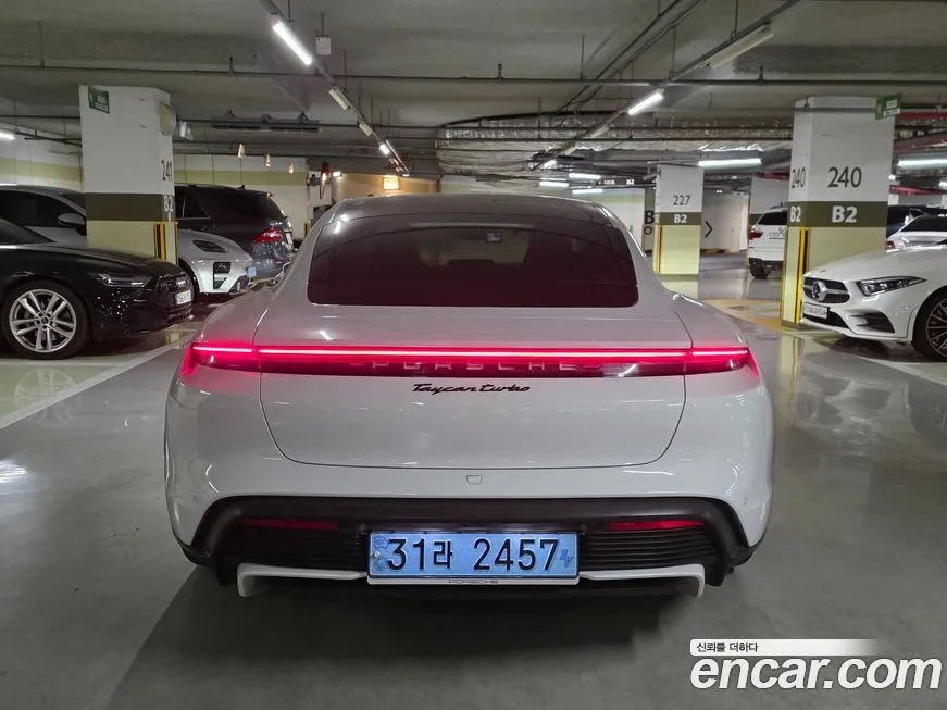 Porsche Taycan 2022 из KR, фото 3