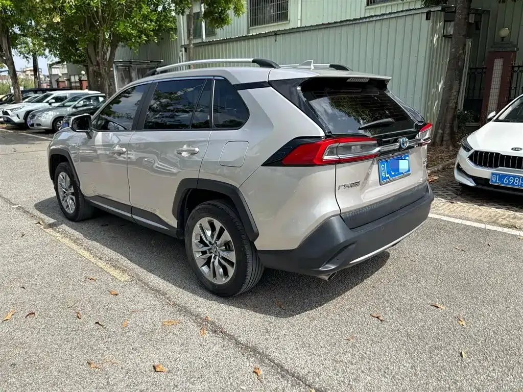 Toyota Wildlander — фото 10