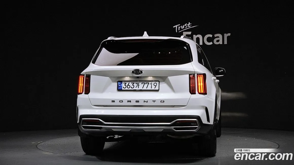 Kia Sorento — фото 7