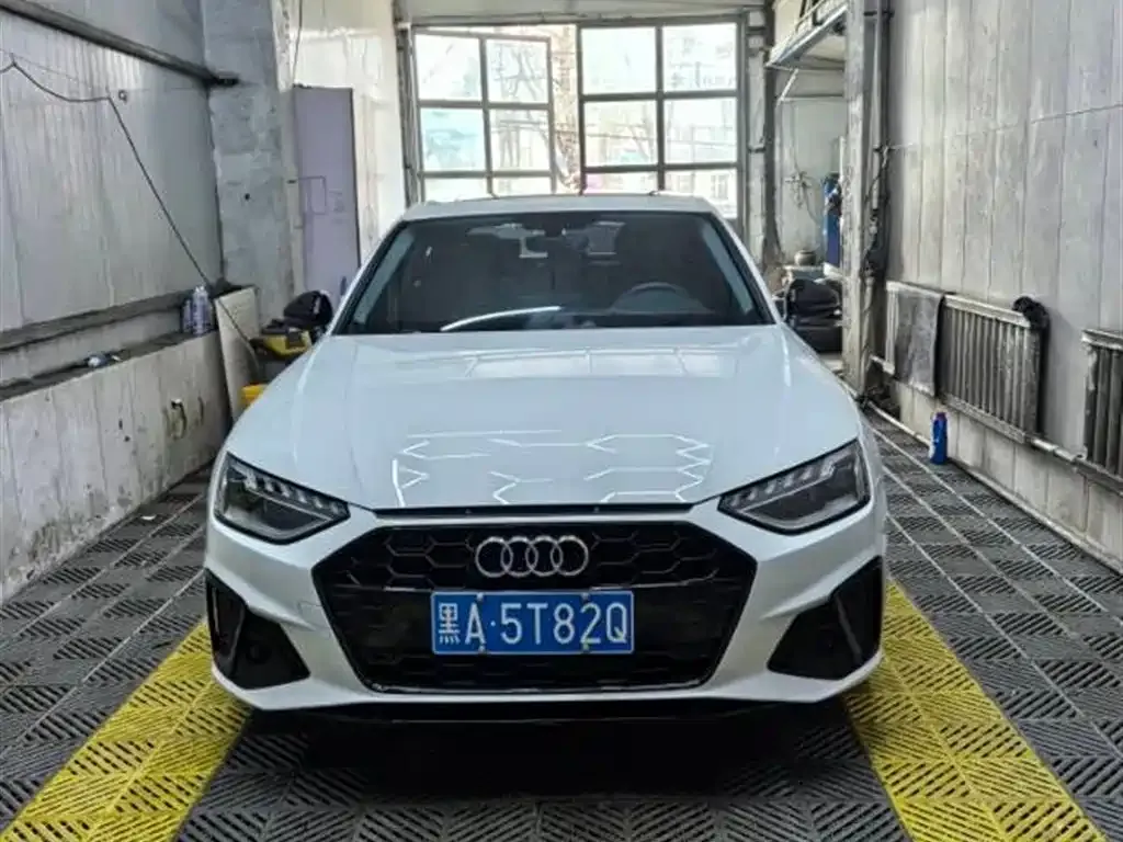 Audi A4L 2022 из CN, фото 1