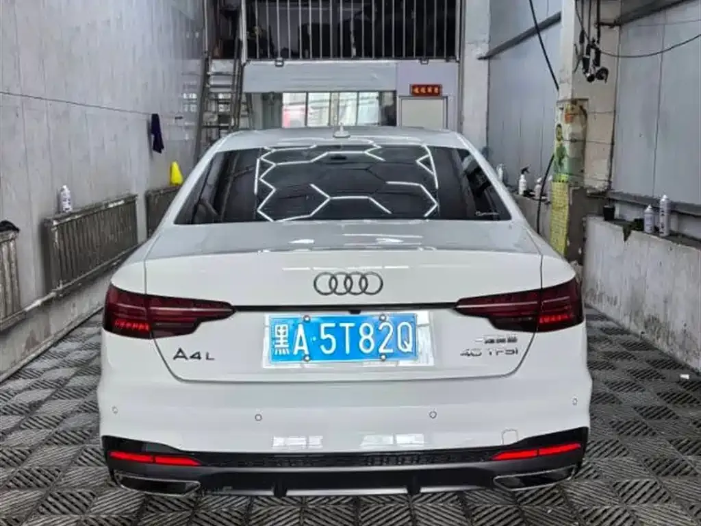 Audi A4L 2022 из CN, фото 3