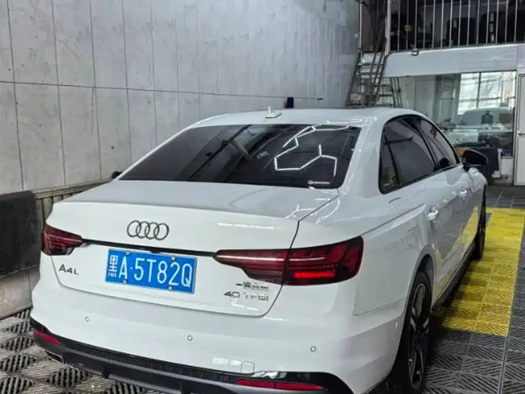 Audi A4L 2022 из CN, фото 5