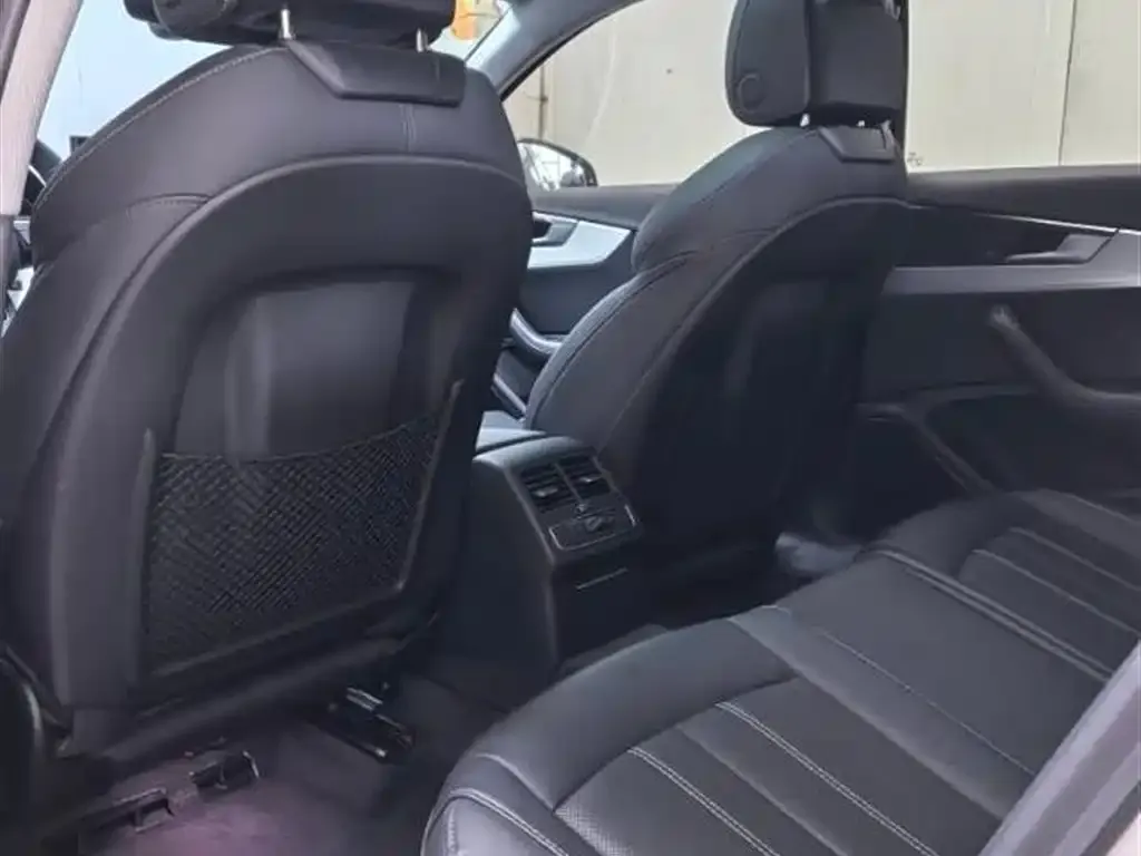 Audi A4L 2022 из CN, фото 2