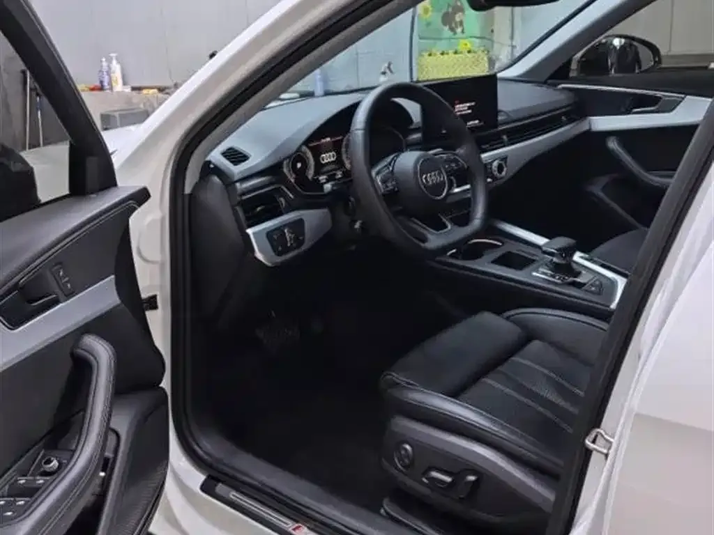 Audi A4L 2022 из CN, фото 4