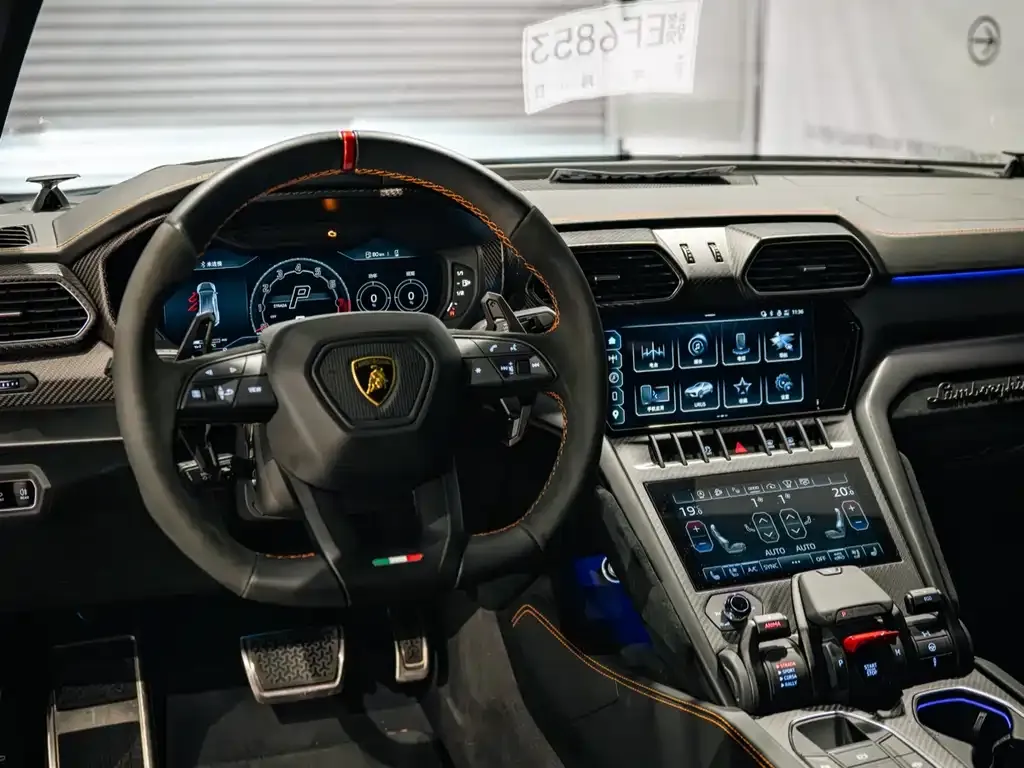 Lamborghini Urus — фото 6