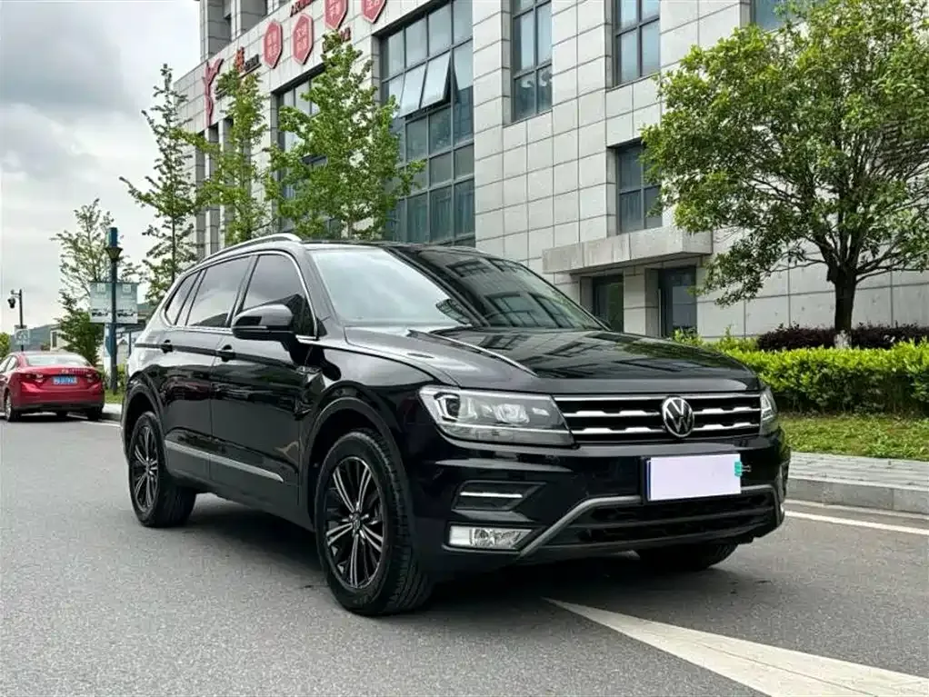 Volkswagen Tiguan L — фото 8