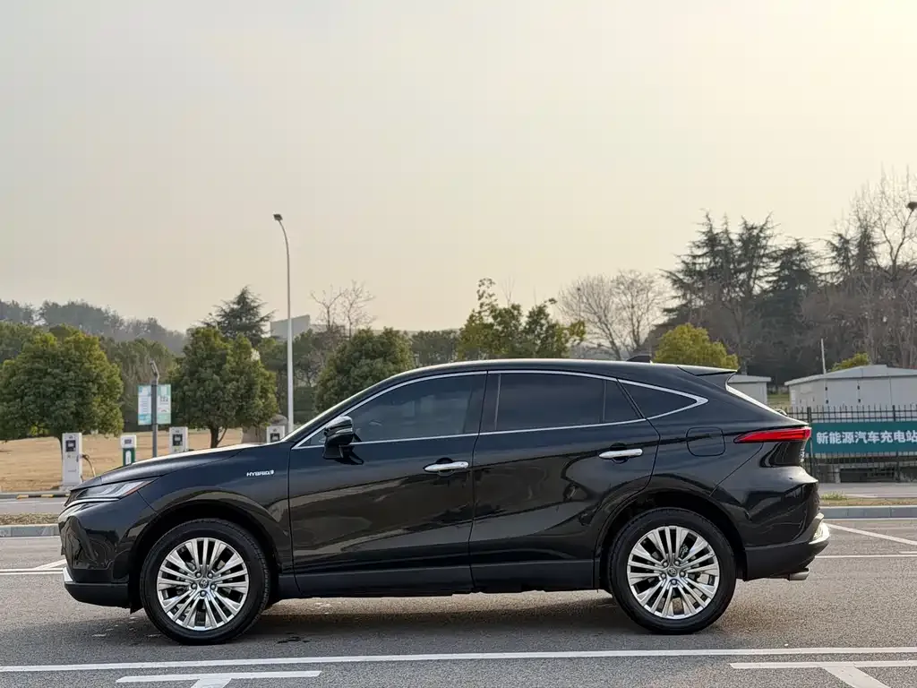 Toyota Harrier — фото 4