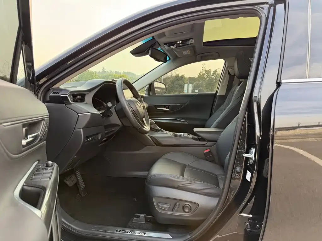 Toyota Harrier — фото 2