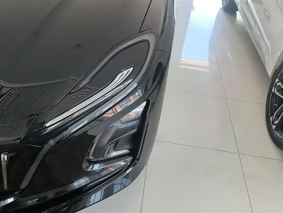 Hongqi E-QM5 2024 из CN, фото 5