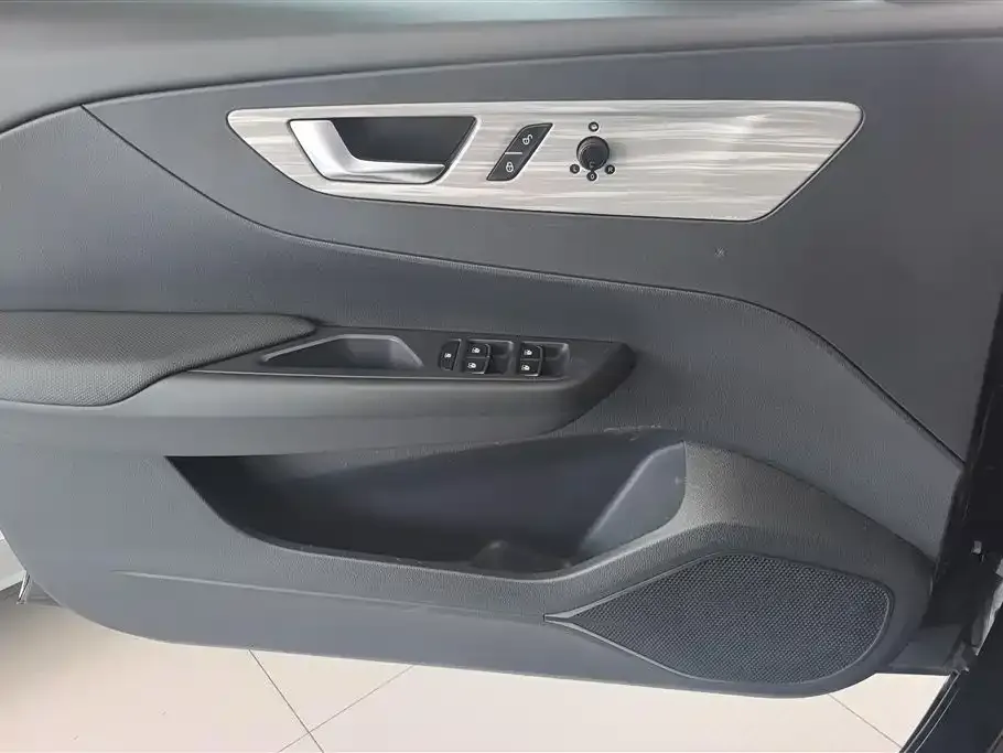 Hongqi E-QM5 2024 из CN, фото 2