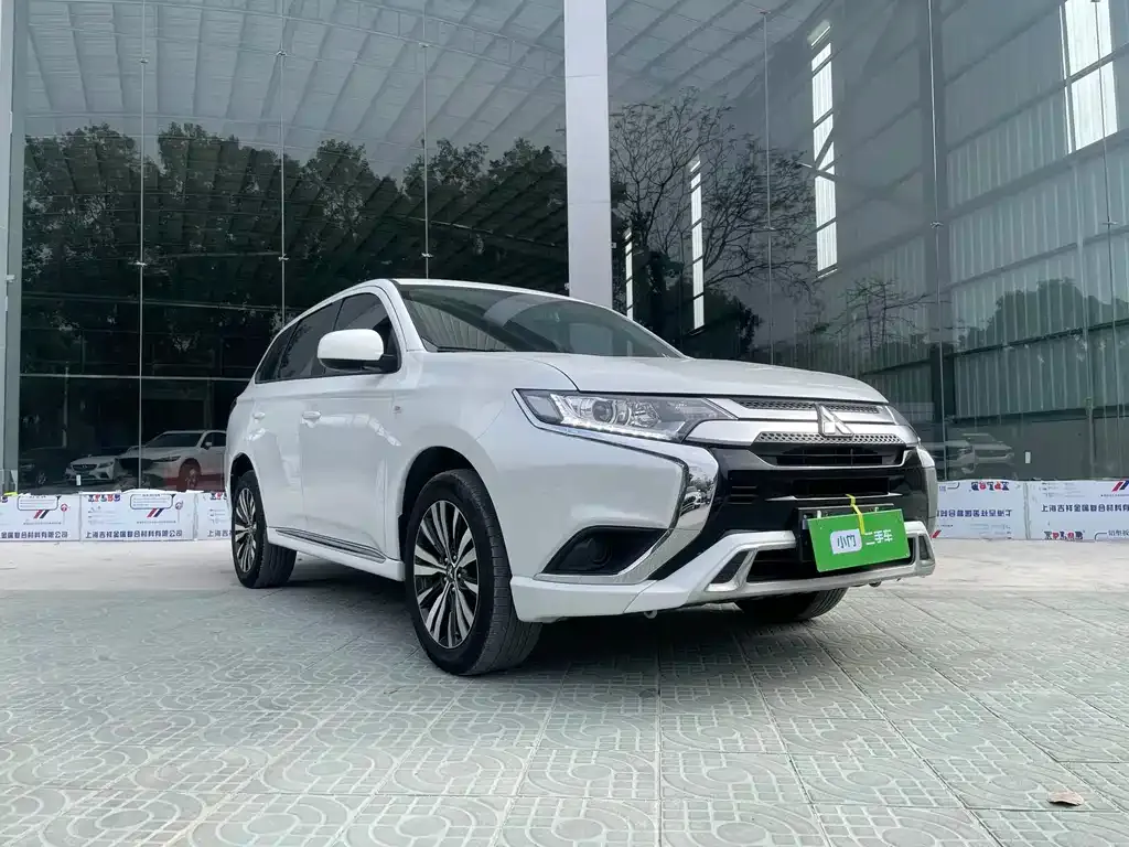 Mitsubishi Outlander — фото 9