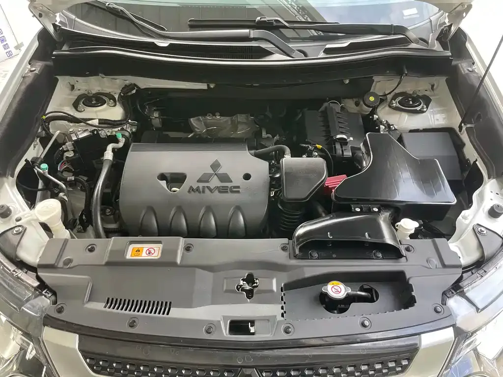 Mitsubishi Outlander — фото 10