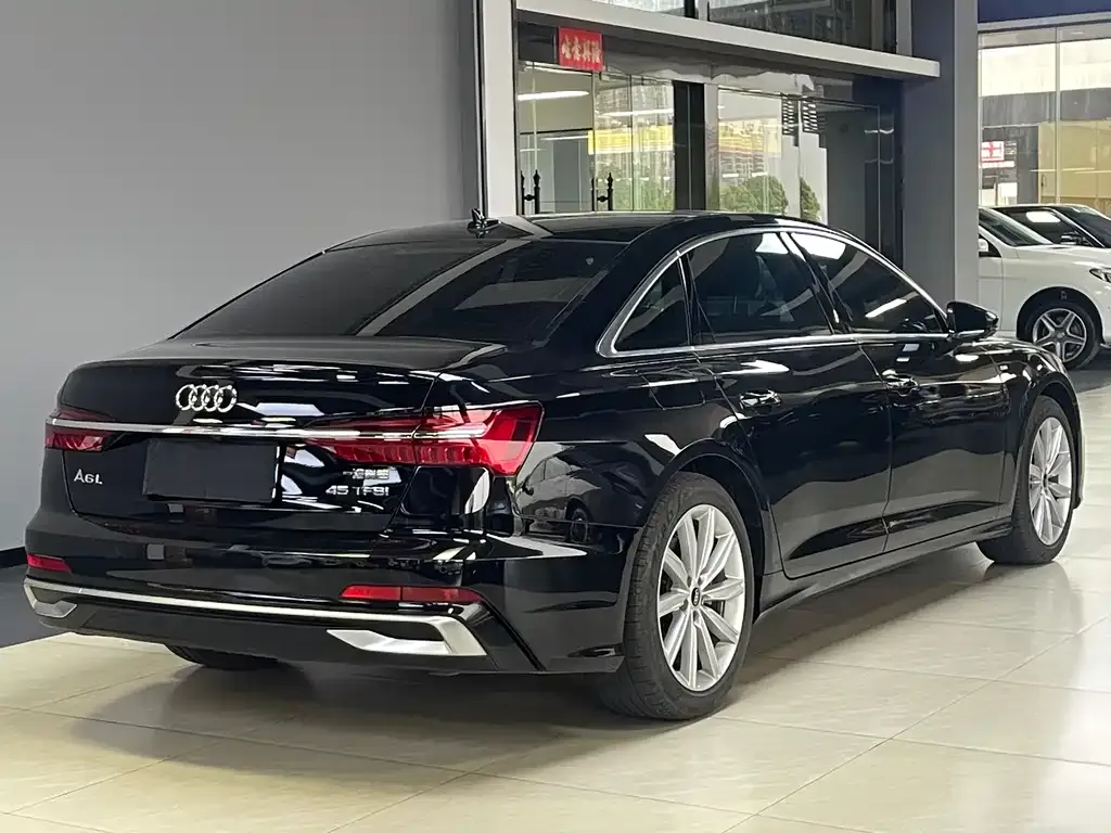 Audi A6L — фото 10