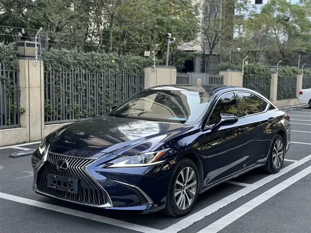 Lexus ES — фото 1
