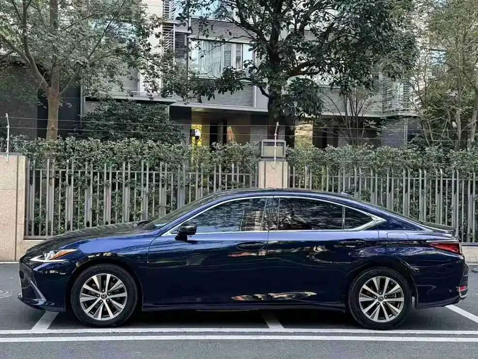 Lexus ES — фото 10