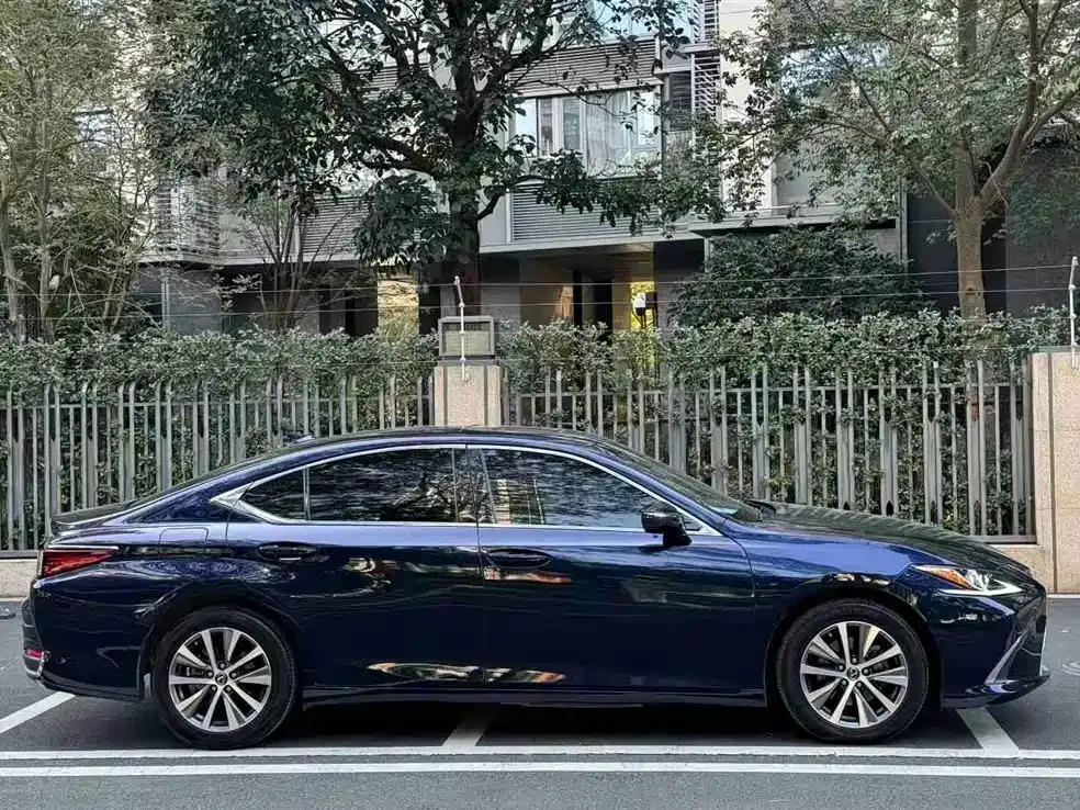 Lexus ES — фото 8