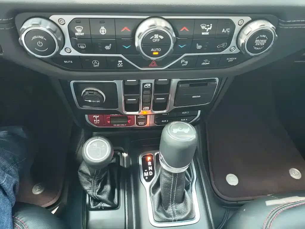 Jeep Wrangler — фото 2
