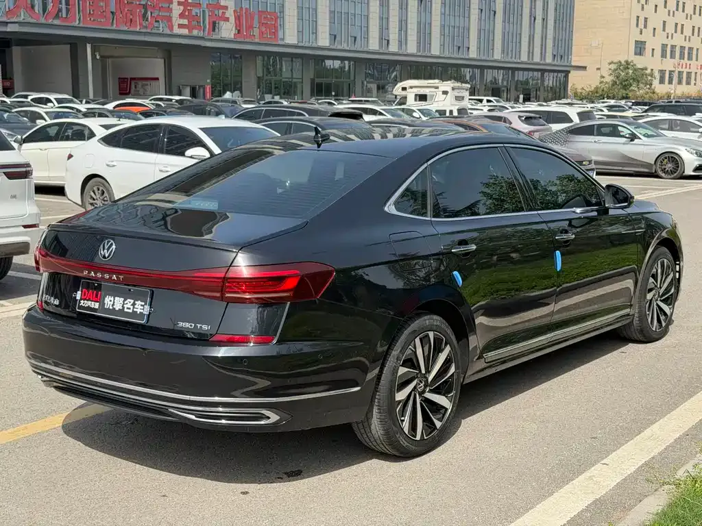 Volkswagen Passat — фото 7