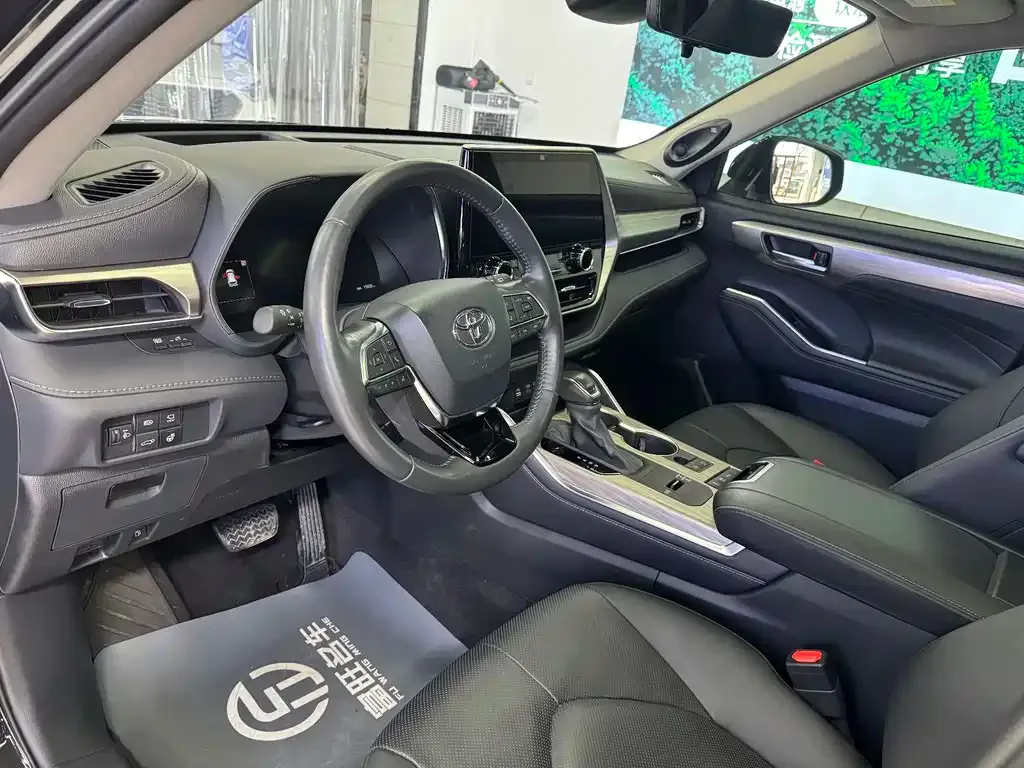 Toyota Highlander — фото 10