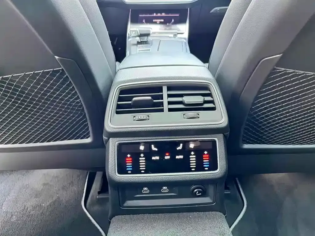 Audi A7L 2024 из CN, фото 9