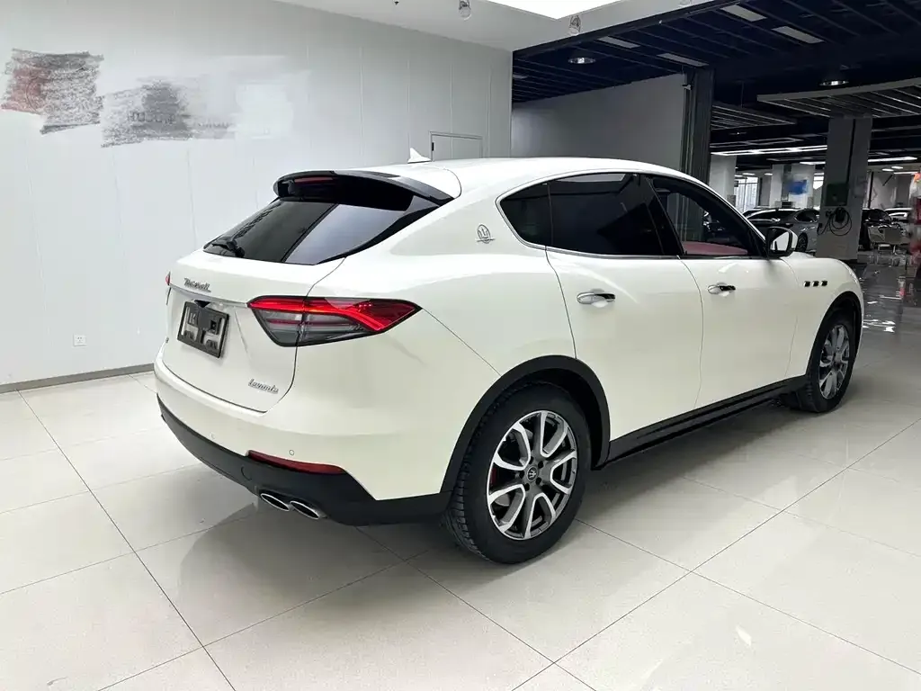 Maserati Levante — фото 4