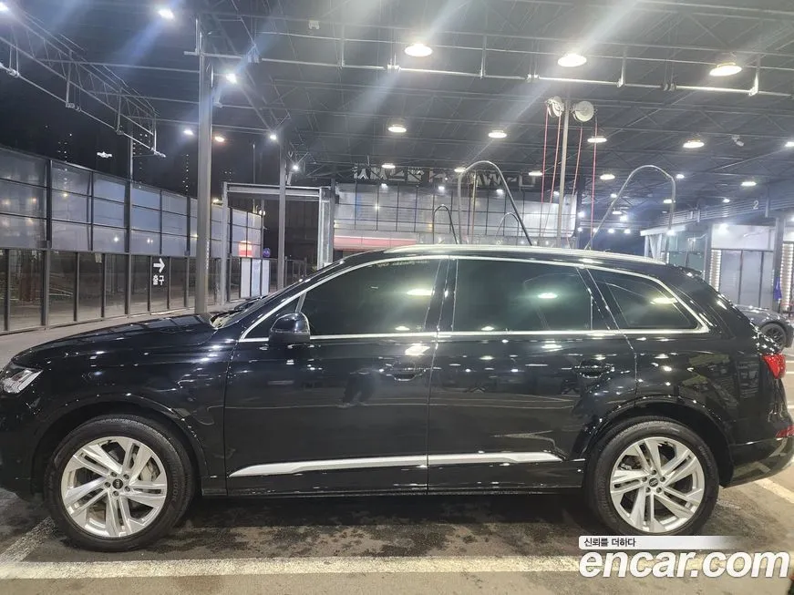 Audi Q7 2023 из KR, фото 5