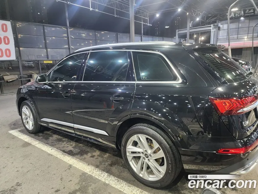 Audi Q7 2023 из KR, фото 6