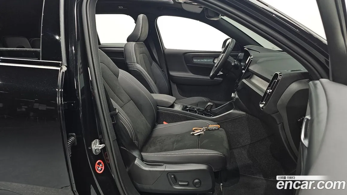 Volvo XC40 2025 из KR, фото 7