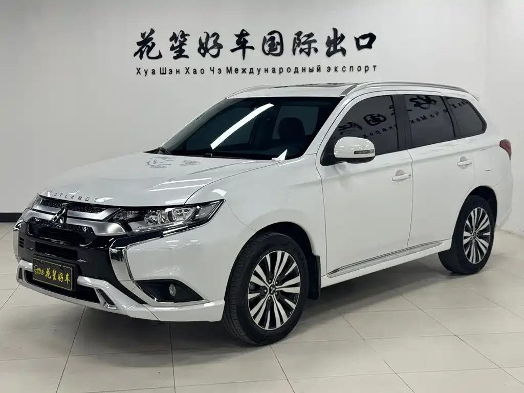 Mitsubishi Outlander — фото 1