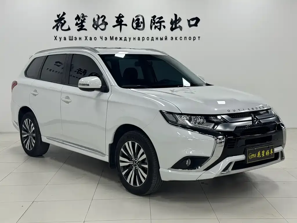 Mitsubishi Outlander — фото 10