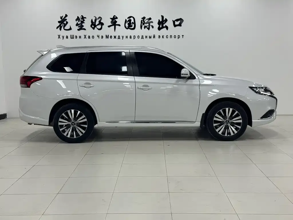 Mitsubishi Outlander — фото 9