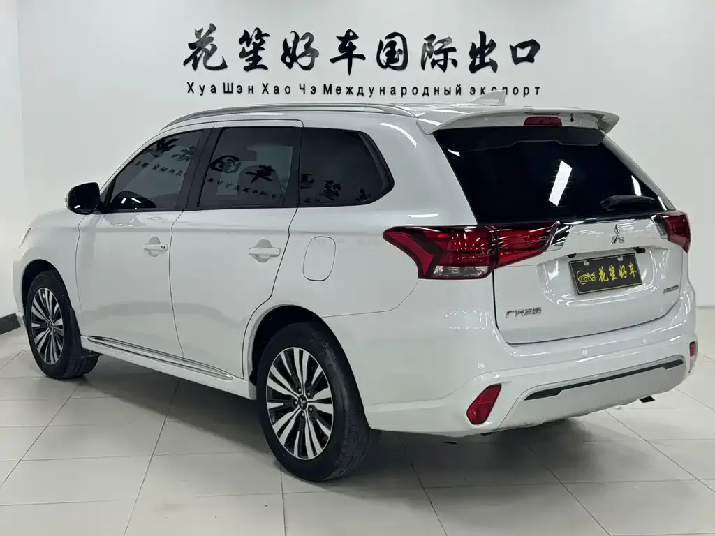 Mitsubishi Outlander — фото 8