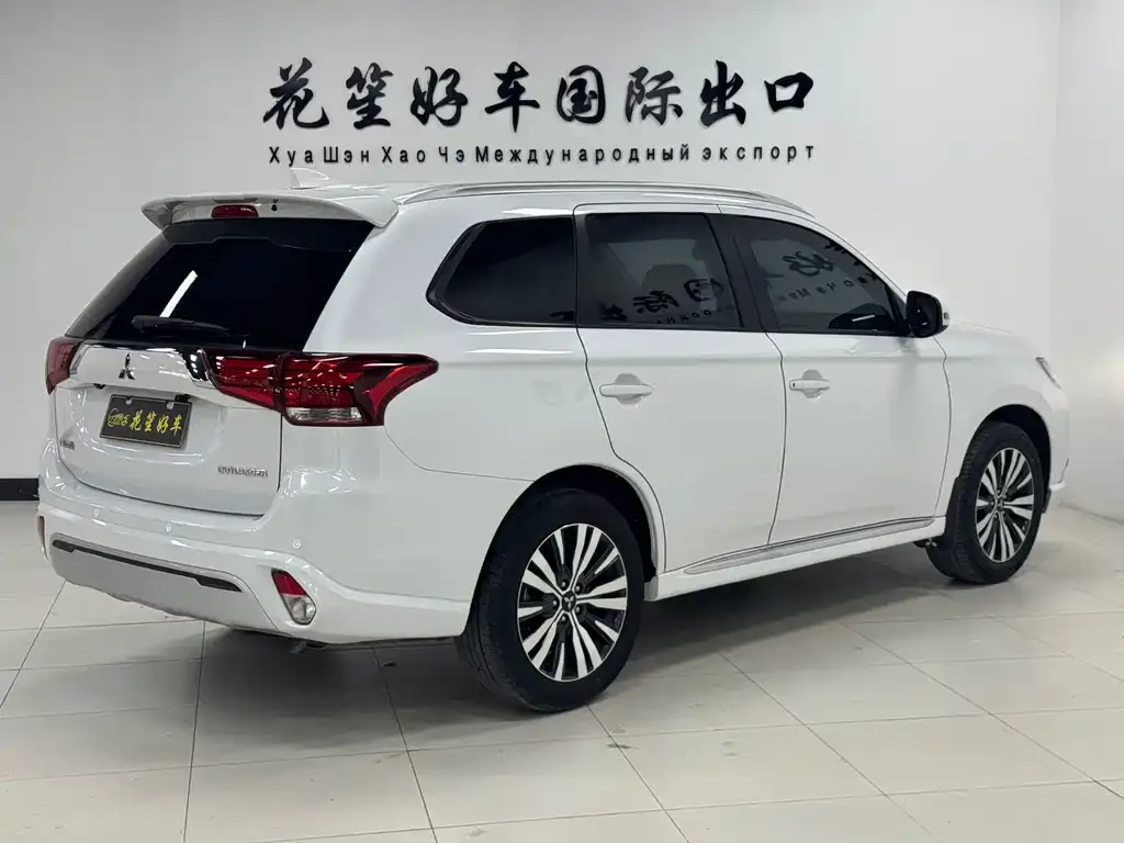 Mitsubishi Outlander — фото 2