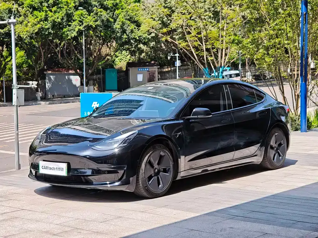 Tesla Model 3 — фото 1