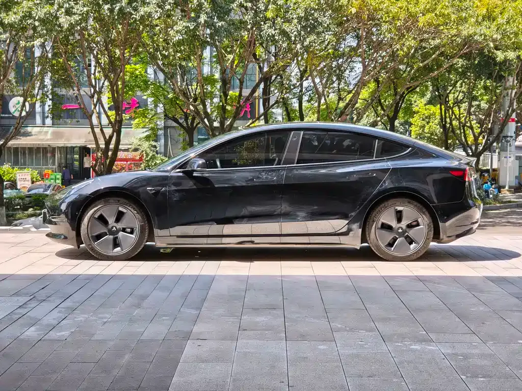 Tesla Model 3 — фото 10