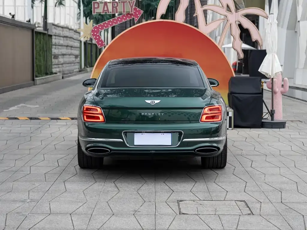 Bentley Flying Spur — фото 10