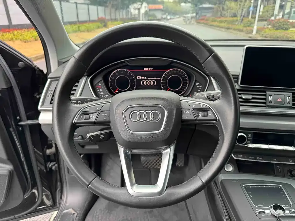 Audi Q5L — фото 2