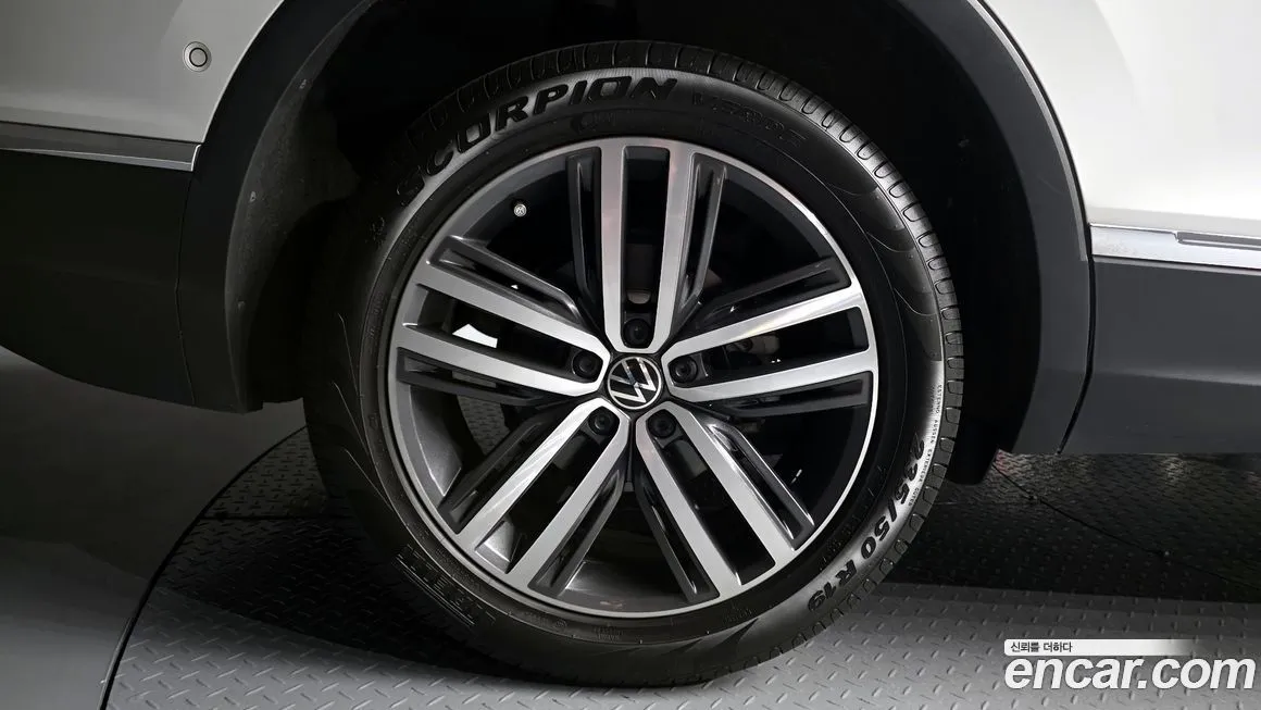 Volkswagen Tiguan — фото 8