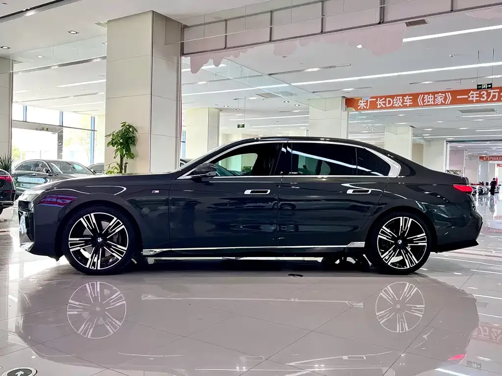 BMW 7 Series 2023 из CN, фото 5