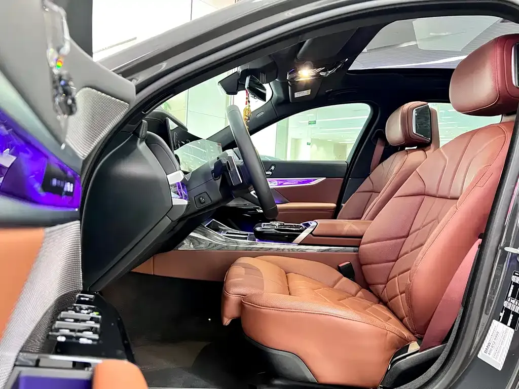 BMW 7 Series 2023 из CN, фото 3
