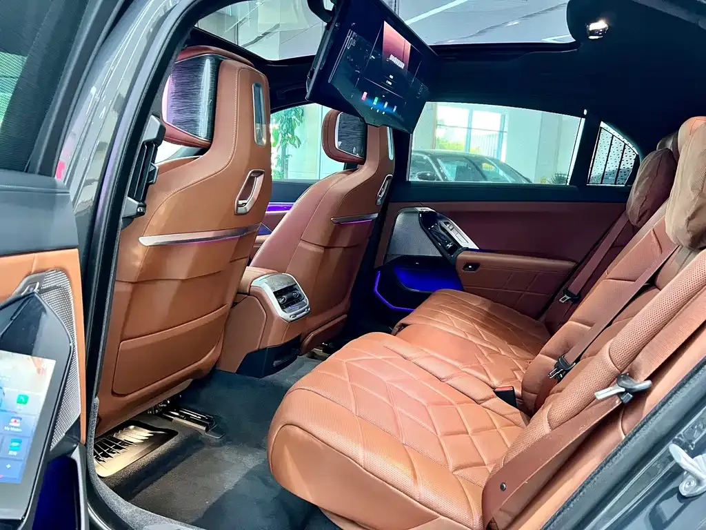 BMW 7 Series 2023 из CN, фото 7