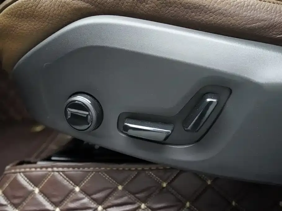 Volvo XC60 — фото 2